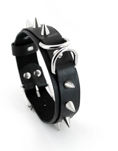 Replika proizvoda bdsm kožna ogrlica sa kratkim metalnim šiljcima