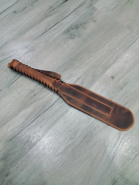 Pljeskavica BDSM spanker od kože