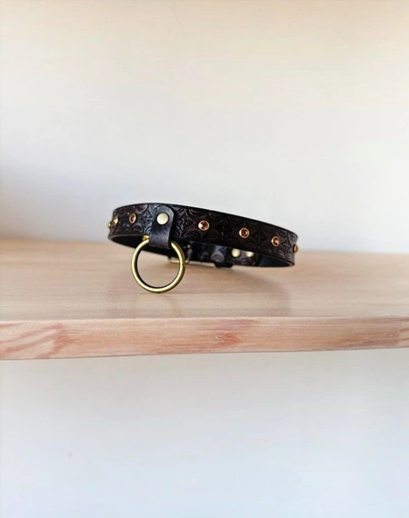 Čoker od reljefne kože