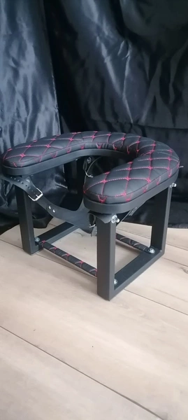 Stolica za oralno lasanje BDSM-a