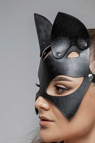 Maska mačkica sa oštrim ušima