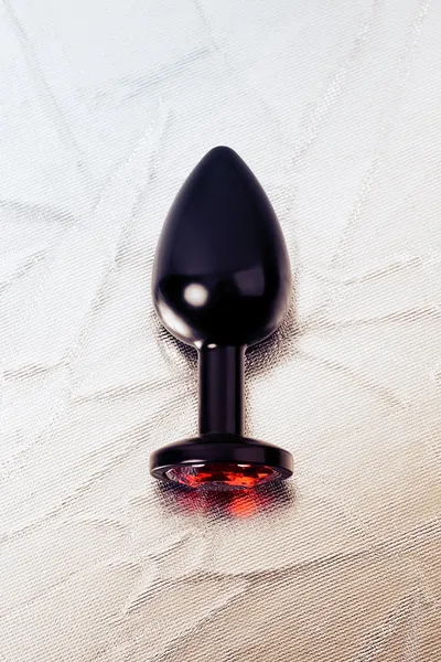 Analna čaura Metal bi TOIFA, metal, crna, sa crvenim kristalom, 8,2 cm, Ø3, 4 cm, 85 g.