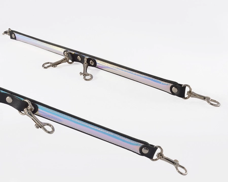 Odstojnik sa holografskim umetkom