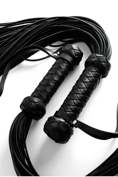 Crna pletenica sa pletenom drškom je teška - 50 cm.