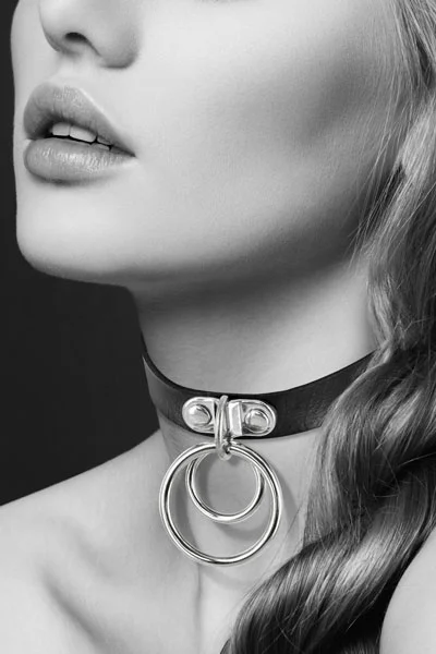 Choker sa prstenom Collier Ras de COU Noir