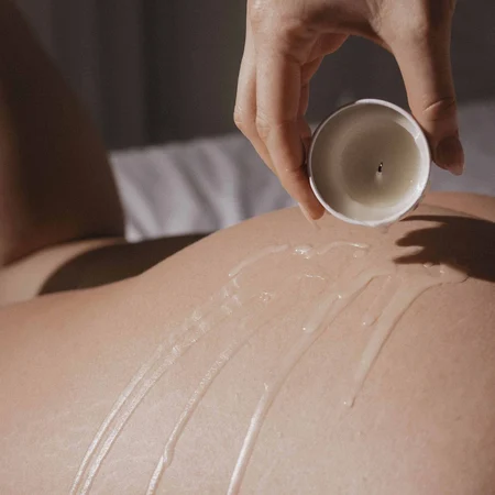 Bijouk Indiscrets slov sek masažna sveća za celo telo, 50g