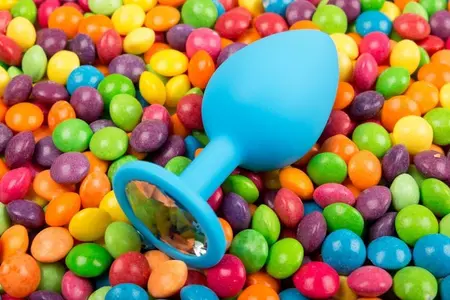 Slane stvari - veliki plavi Analni čep od silikona ukrašen kristalom, 9 cm (svetlo plava