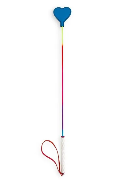 Stek sa obojenim strežnim i dvostranim obojenim srcem