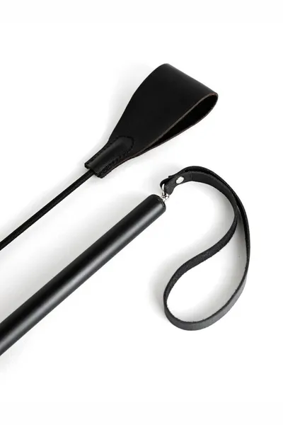 Stack je dugačak sa pravougaonim crnim vrhom