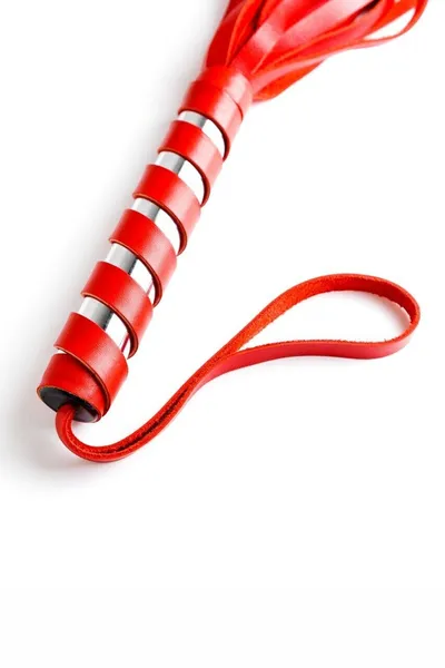 Pletenica od kože crvena sa uvijenom drškom - 60 cm.