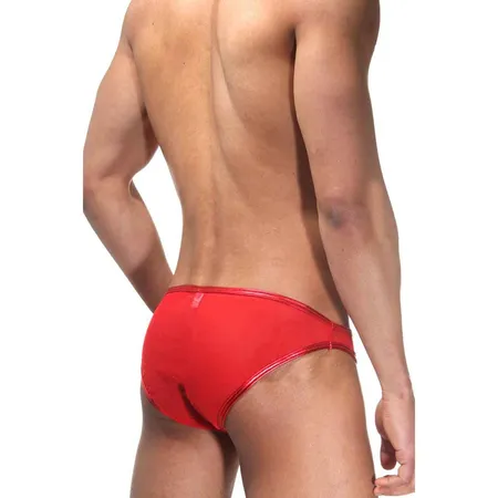 Slipovi su crveni sa okrajkom