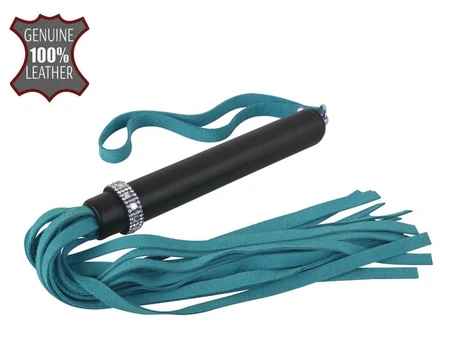 Pleteni Glamur od kože sa velur repovima plave nijanse