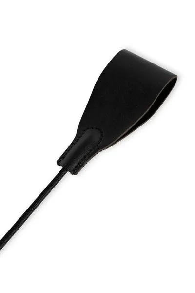 Stog je kratak sa pravougaonim crnim vrhom