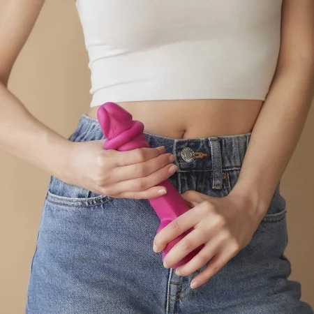 Realistični dildo sa pokretnom kožom Strap-on-me Sliding Skin Medium na usisnoj čaši, fuxija