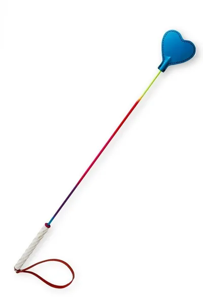 Stek sa obojenim strežnim i dvostranim obojenim srcem