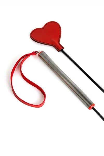 Stack dugačak sa crvenim srcem