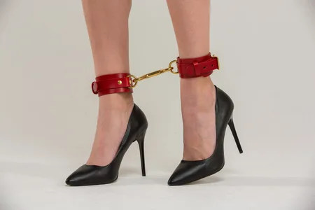 Manžetne za noge passion. red