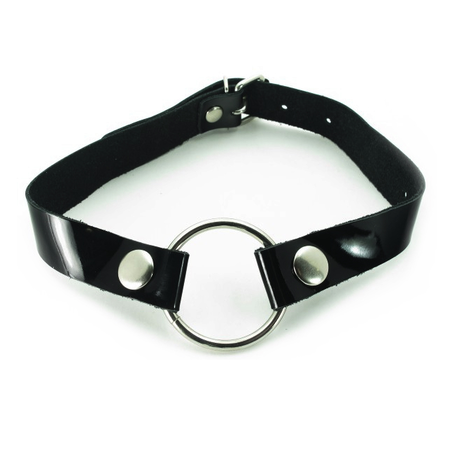 Geg sa prstenom na dugmadima crni lak