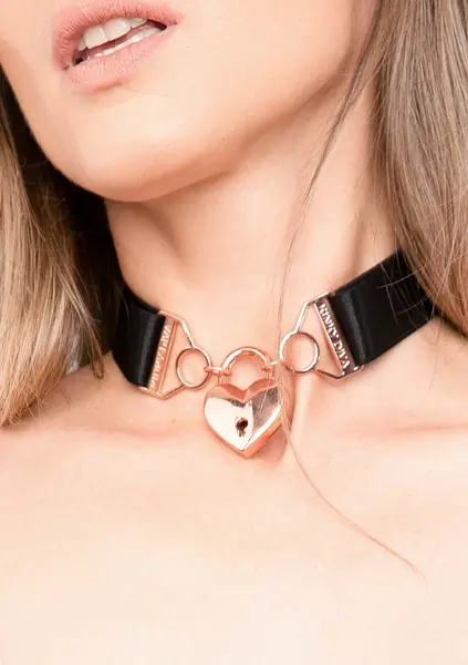Diva Necklace Plus Heart elegantna ogrlica sa priveskom u obliku srca, podesiva