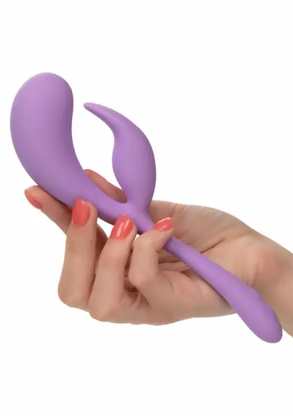 CalExotics Elle fleksibilni vibrator od tečnog silikona sa dvostrukim stimulatorom