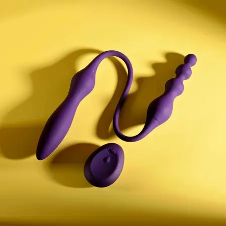 Playboy This & That dvostrani vibrator ljubičasti 10 modova vodootporan