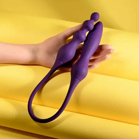Playboy This & That dvostrani vibrator ljubičasti 10 modova vodootporan
