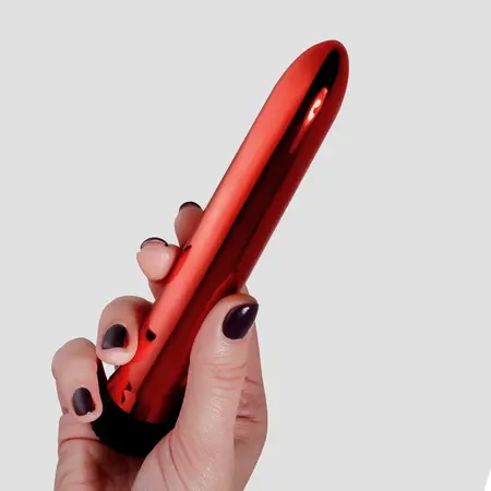 Crushious Classic Vibe Red, elegantni metalik intimni masažer dužine 17.5 cm