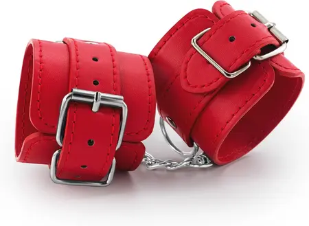 Bondage Love podesive crvene lisice od veštačke kože sa metalnim D prstenovima