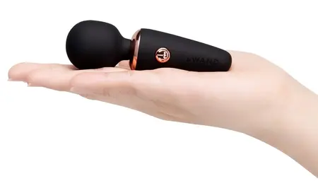 le Wand Mini Microwand Black, kompaktni punjivi masažer od 10 cm