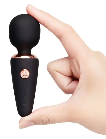 le Wand Mini Microwand Black, kompaktni punjivi masažer od 10 cm