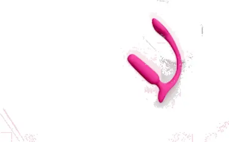 Lovense Lush roze interaktivni intimni stimulator sa upravljanjem preko aplikacije i svetlećim repićem