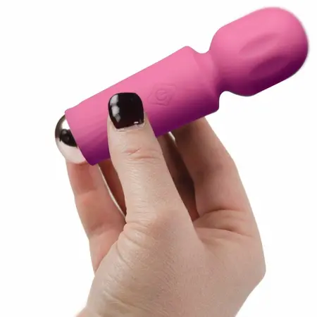Rocks Off Mini punjivi vibrator masažer sa 16 modova u prelepoj roze boji božura