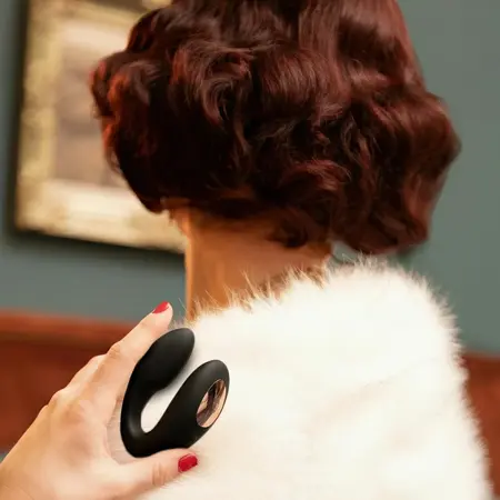 Rosy Gold C-Shape Black, višezonski vibrator sa luksuznom kutijom za punjenje