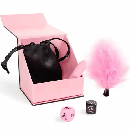 Secret Play Pleasures Box za parove, kockice, vibrirajući metak, pero za škakljanje, roze set