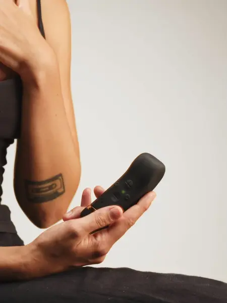 Handy Oh! Vibrator, interaktivna intimna igračka roze boje koja reaguje na zvuk