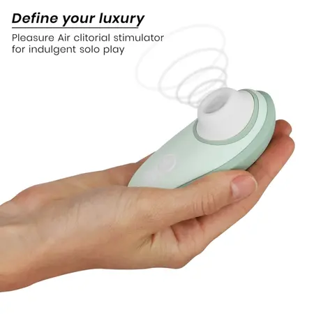 Womanizer Liberty 2 Light Green kompaktni stimulator sa vazdušnim talasima i putnom kutijom