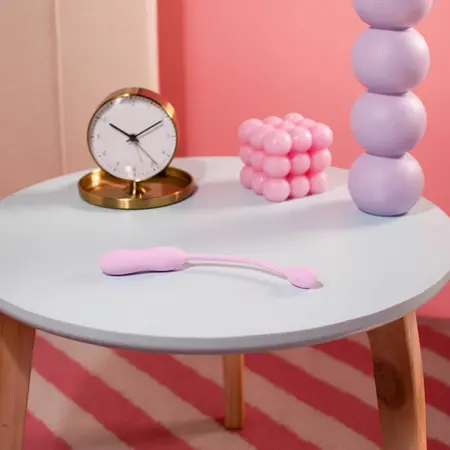 Good Vibes Only Siva roze mini vibrator rebrasti silikon 10 modova