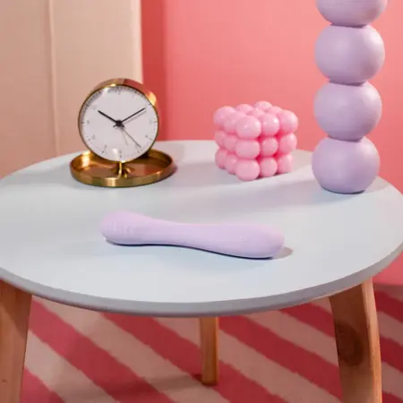 Good Vibes Only Sofi intimni masažer od zakrivljenog silikona ljubičasti USB C
