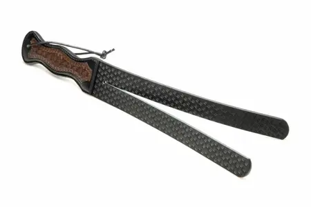 XR Brands Scottish Tawse Black, veganski kožni pljeskač za BDSM, 45 cm