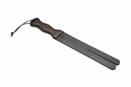 XR Brands Scottish Tawse Black, veganski kožni pljeskač za BDSM, 45 cm