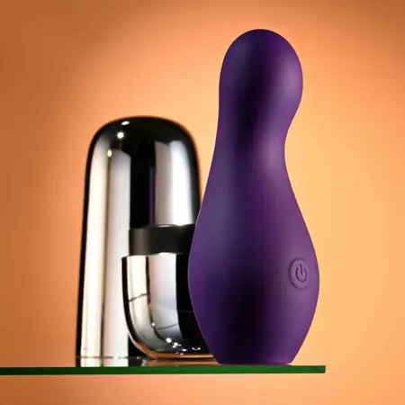 Playboy The Jet Set Vibe Purple, kompaktni silikonski USB model