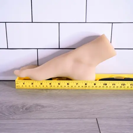 Zero Tolerance Model Stopala Intimna Mašina Boja Kože 18 cm