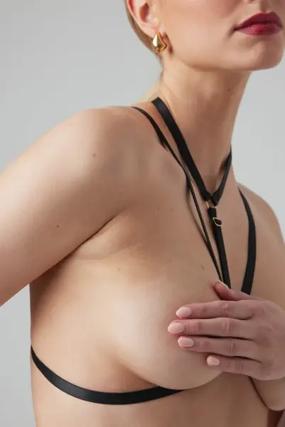 Secret Love Strappy Harness Bralette Black elegantan podesivi modni detalj