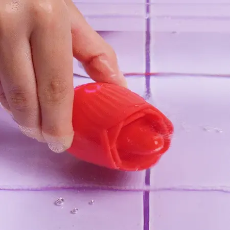 Teazers Rose intimni stimulator sa funkcijom lizanja i vibracijom roze