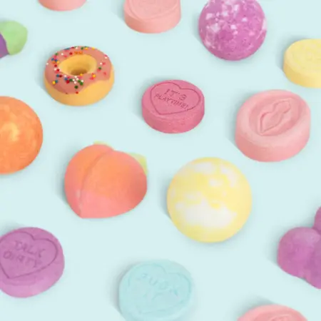 Love to Love Playtime šumeća kugla za kupanje sa aromom višnje 80g romantičan poklon