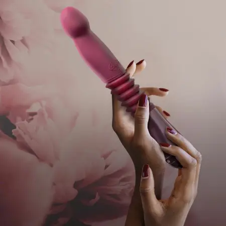 Blush Temptasia Trixie silikonski vibrator sa funkcijom prodiranja bordo 25.5 do 28.5 cm