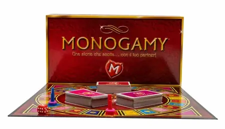 Monogamy Italian Edition - Couples Board Game with 50 Unique Challenges