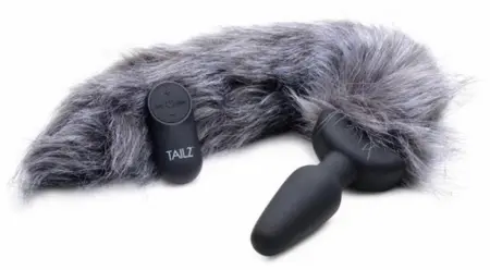 XR Brands Tailz vibrirajući analni čep sa lisičjim repom silikonski na daljinsko upravljanje crni