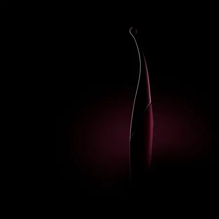 Svakom Senzi precizni vibrator u tamno roze boji, 12 modova vibracije, vodootporan, USB punjenje