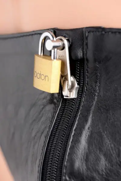Master Series kožni jockstrap sa šiljcima i podesivim kaiševima, crna boja